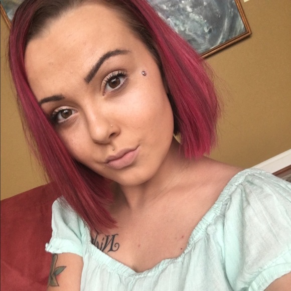 Meet your Posher, Emily - Picture 2 of 3